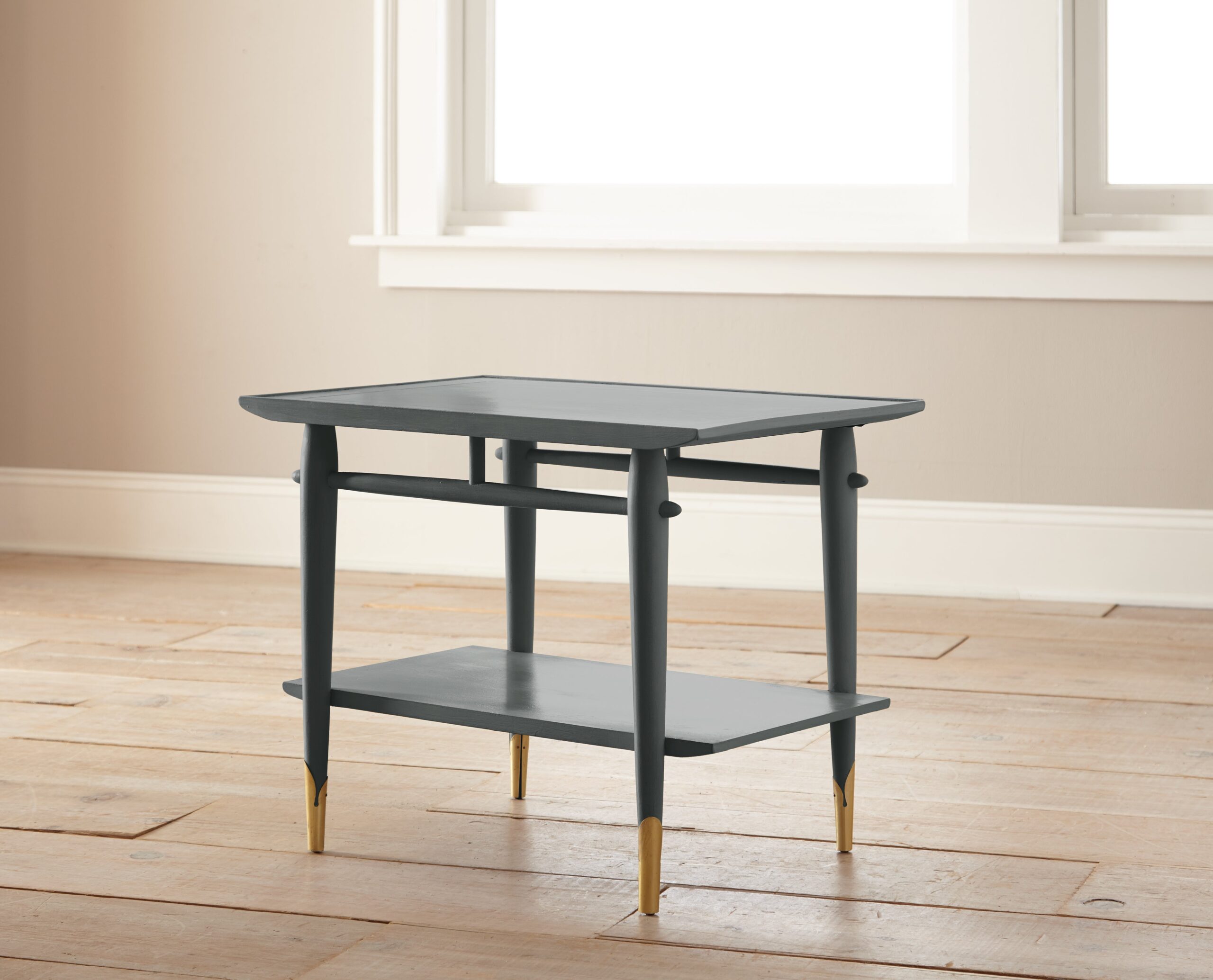 1365717-Castle-Collection-ChalkStyle_SideTable_Cottage-Grove
